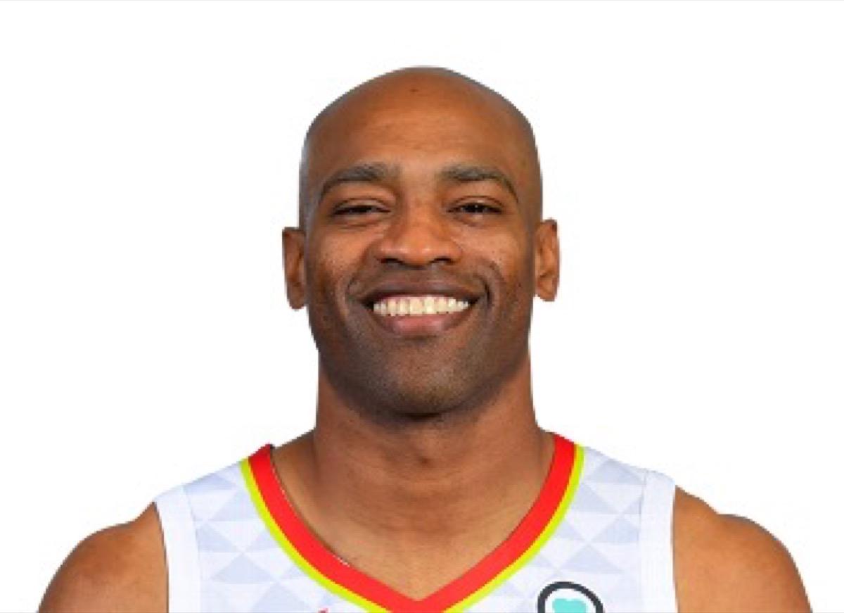 卡特完整职业生涯指南:飞人22年NBA最长生涯的传奇之旅